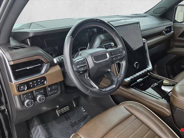 Used 2025 GMC Yukon Denali Ultimate AWD/4WD image 10