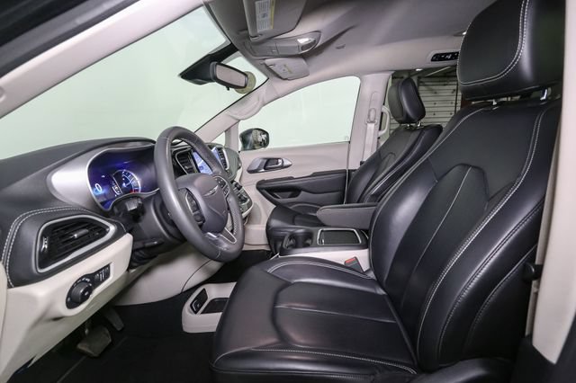 Used 2023 Chrysler Pacifica Touring-L FWD image 40