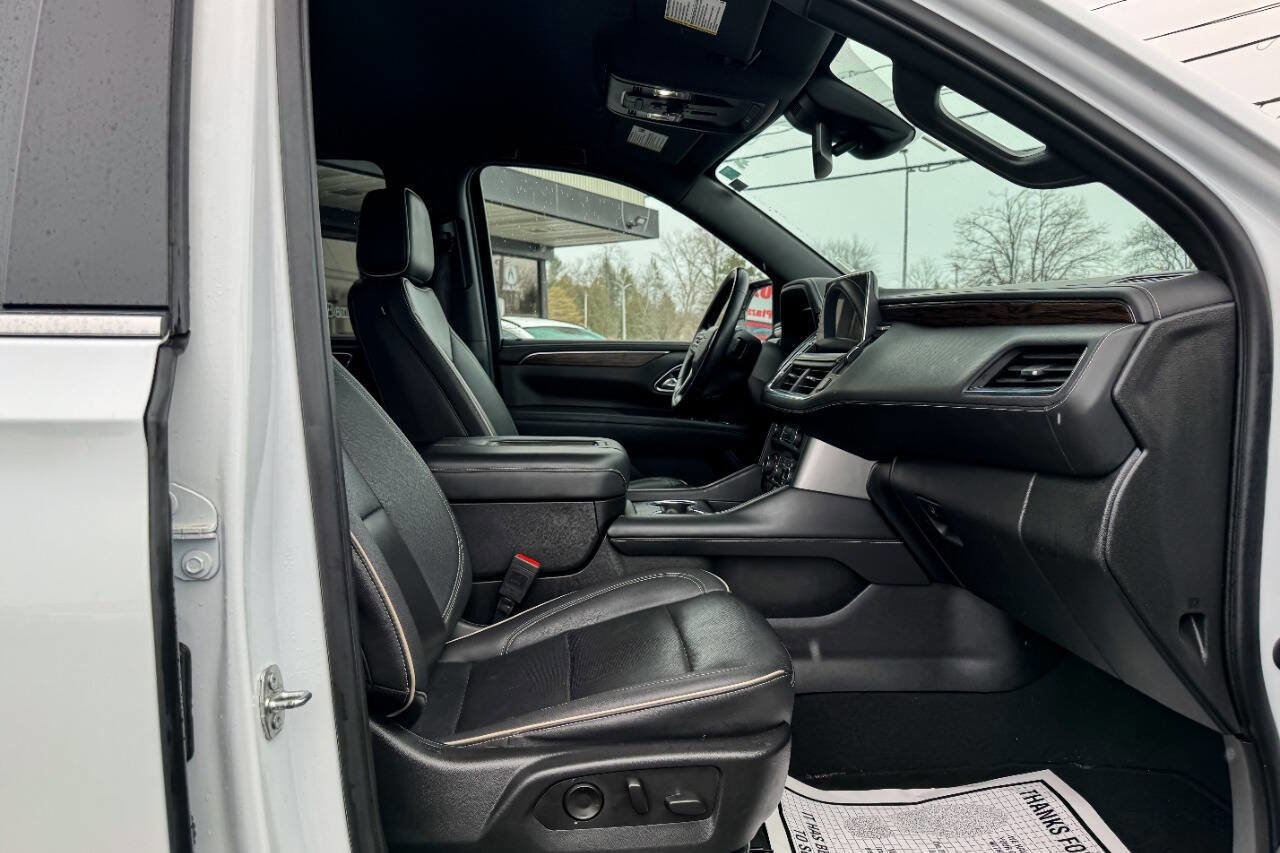 Used 2023 Chevrolet Suburban Premier image 13