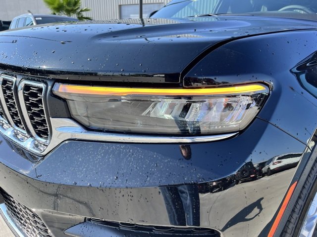 New 2025 Jeep Grand Cherokee Laredo X w/ Luxury Tech Group I image 13