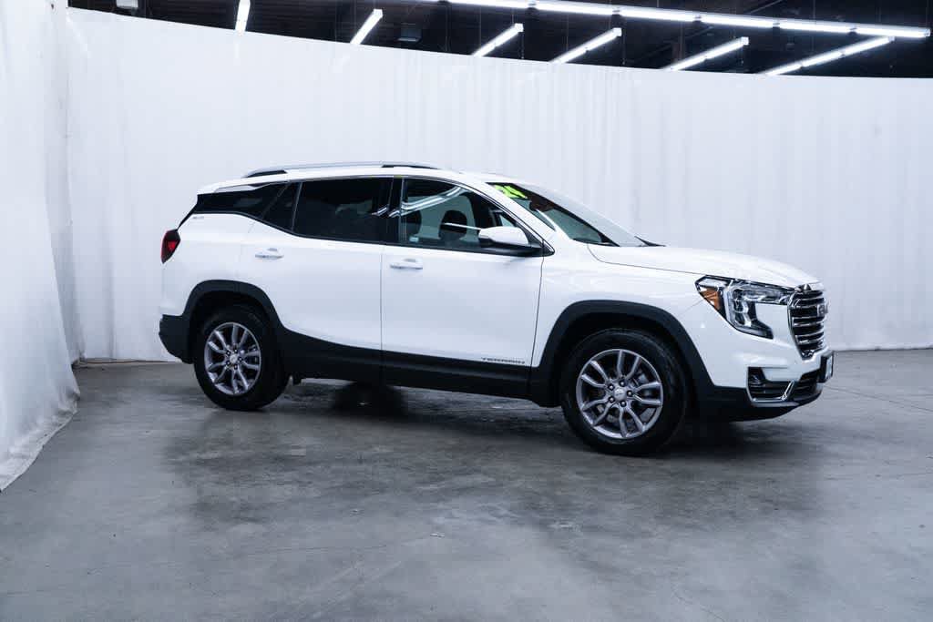 Used 2024 GMC Terrain SLT AWD/4WD image 1