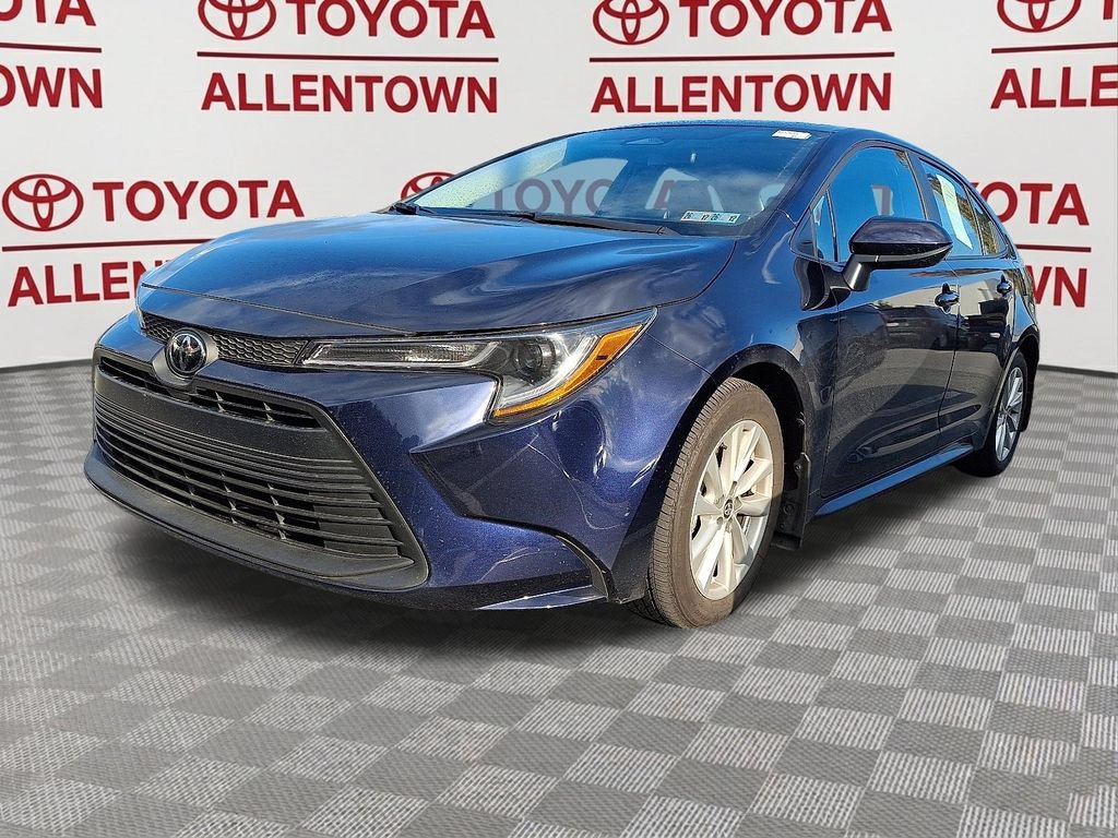 Used 2025 Toyota Corolla LE w/ LE Premium Package FWD image 2