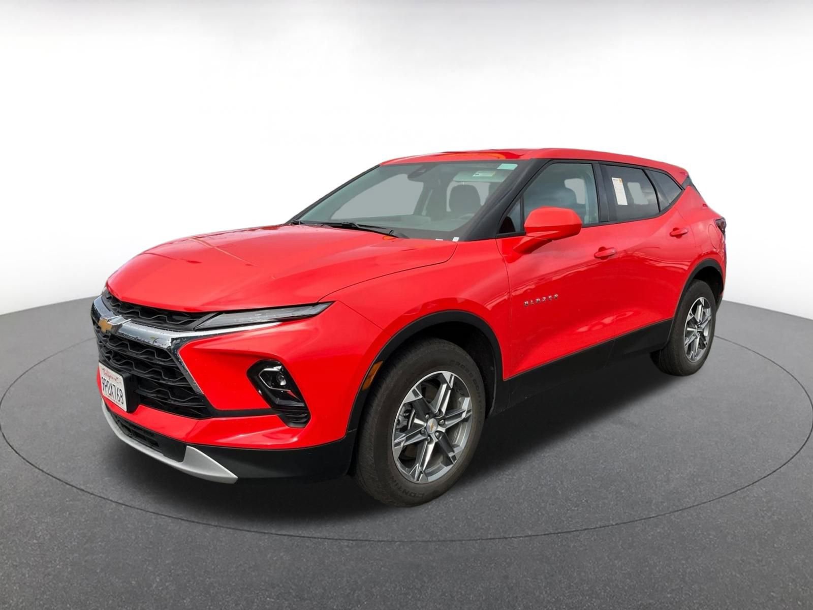 Used 2025 Chevrolet Blazer LT image 3