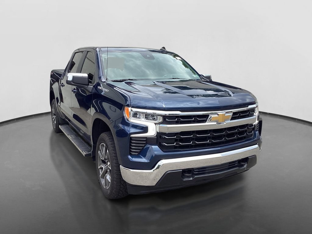 Used 2022 Chevrolet Silverado 1500 LT AWD/4WD image 3