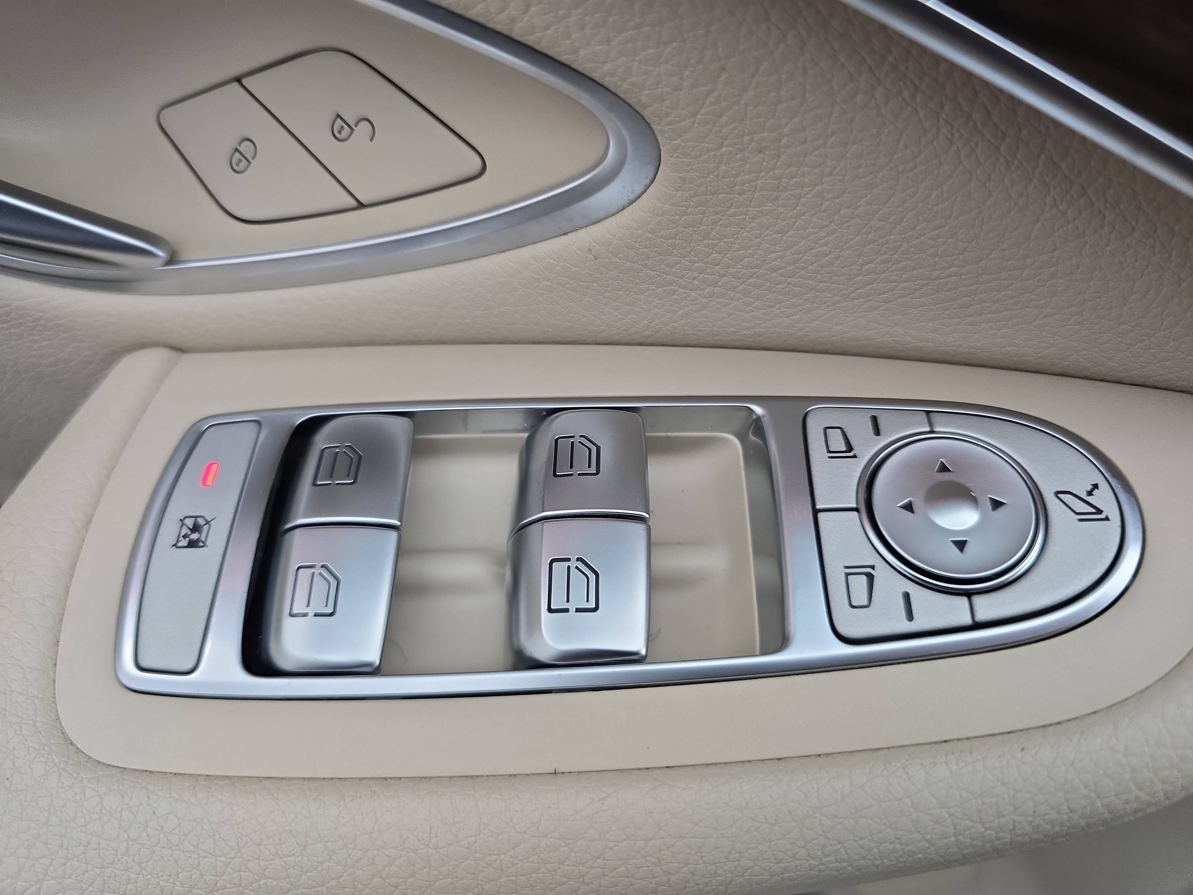 Certified 2021 Mercedes-Benz GLC 300 w/ Premium Package image 28