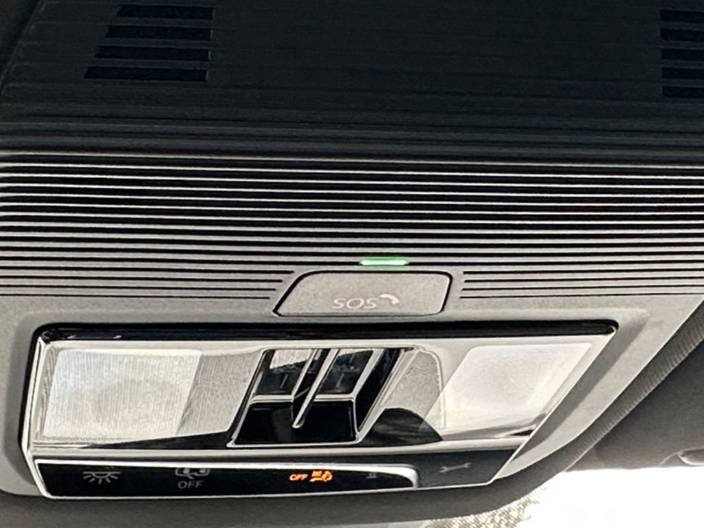 Used 2024 Volkswagen Atlas Cross Sport SEL R-Line image 19