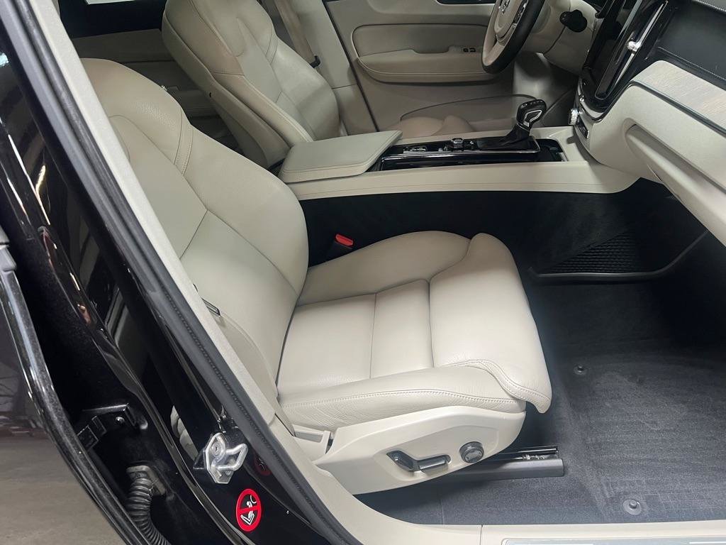 Used 2018 Volvo XC60 T6 Inscription w/ Vision Package AWD/4WD image 18