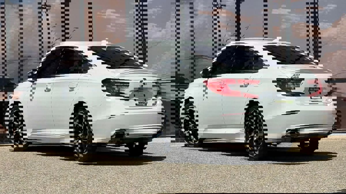 Used 2018 Honda Accord Sport image 9