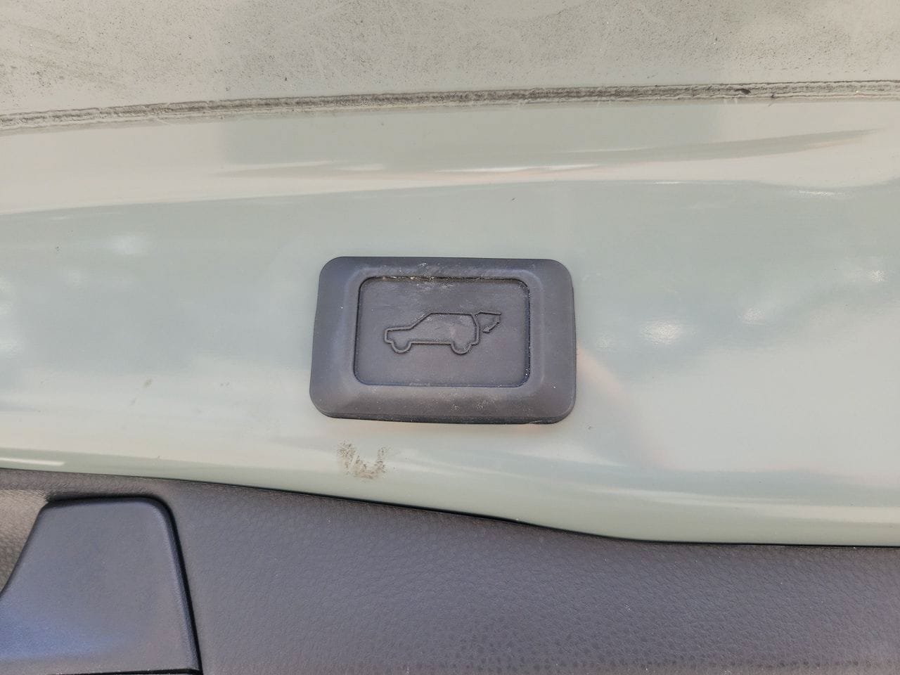 Used 2023 Toyota RAV4 XLE Premium FWD image 9