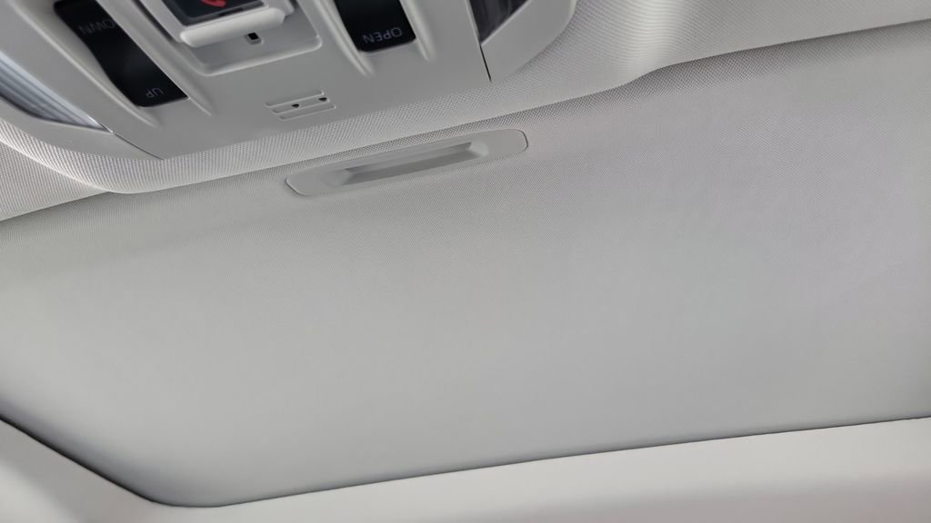 Used 2021 Toyota Highlander XLE image 17