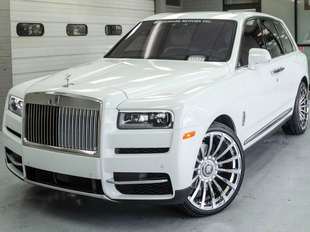 Used 2022 Rolls-Royce Cullinan w/ Cullinan Package image 18