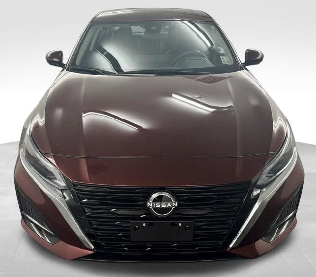 Used 2024 Nissan Altima 2.5 SL FWD image 3
