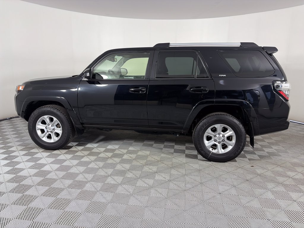 Used 2022 Toyota 4Runner SR5 AWD/4WD image 4