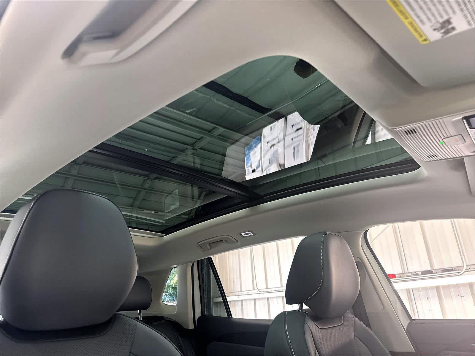 Used 2026 Volkswagen Tiguan SE w/ Panoramic Sunroof Package AWD/4WD image 30