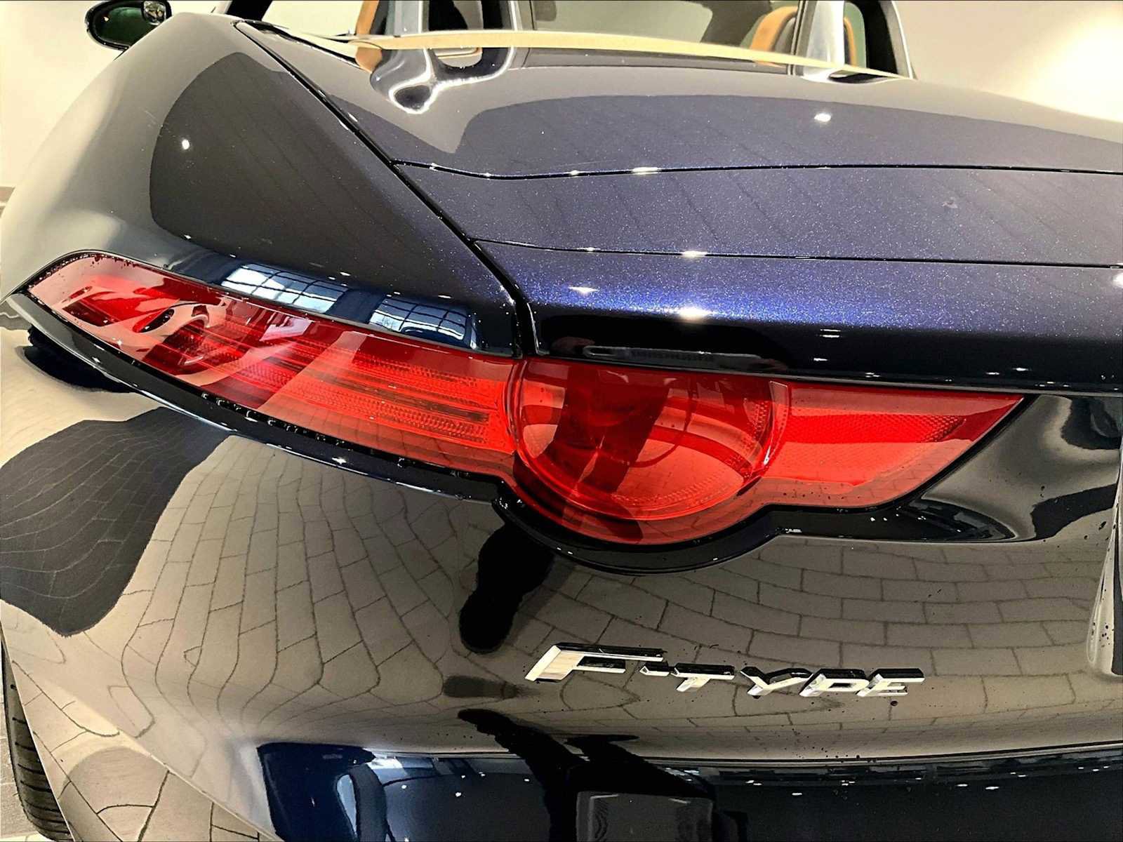 Used 2016 Jaguar F-TYPE S image 31