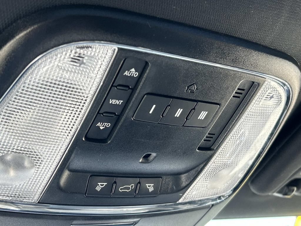 Used 2019 Jeep Grand Cherokee Limited AWD/4WD image 30