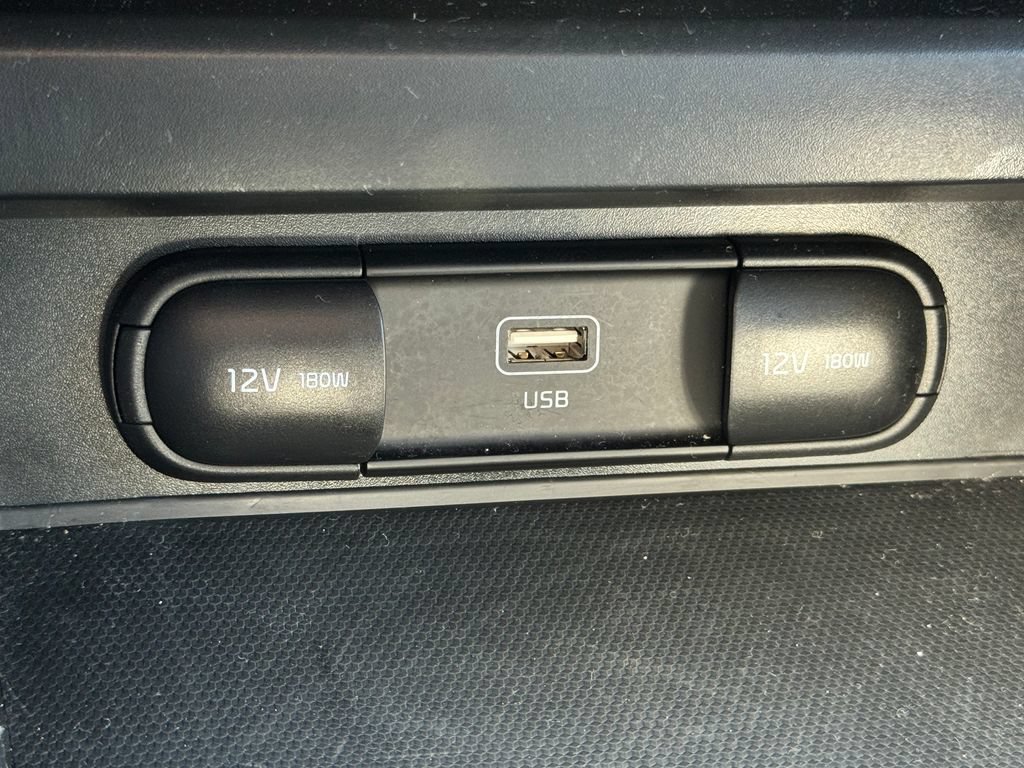 Used 2025 Kia Soul LX w/ LX Technology Package FWD image 24