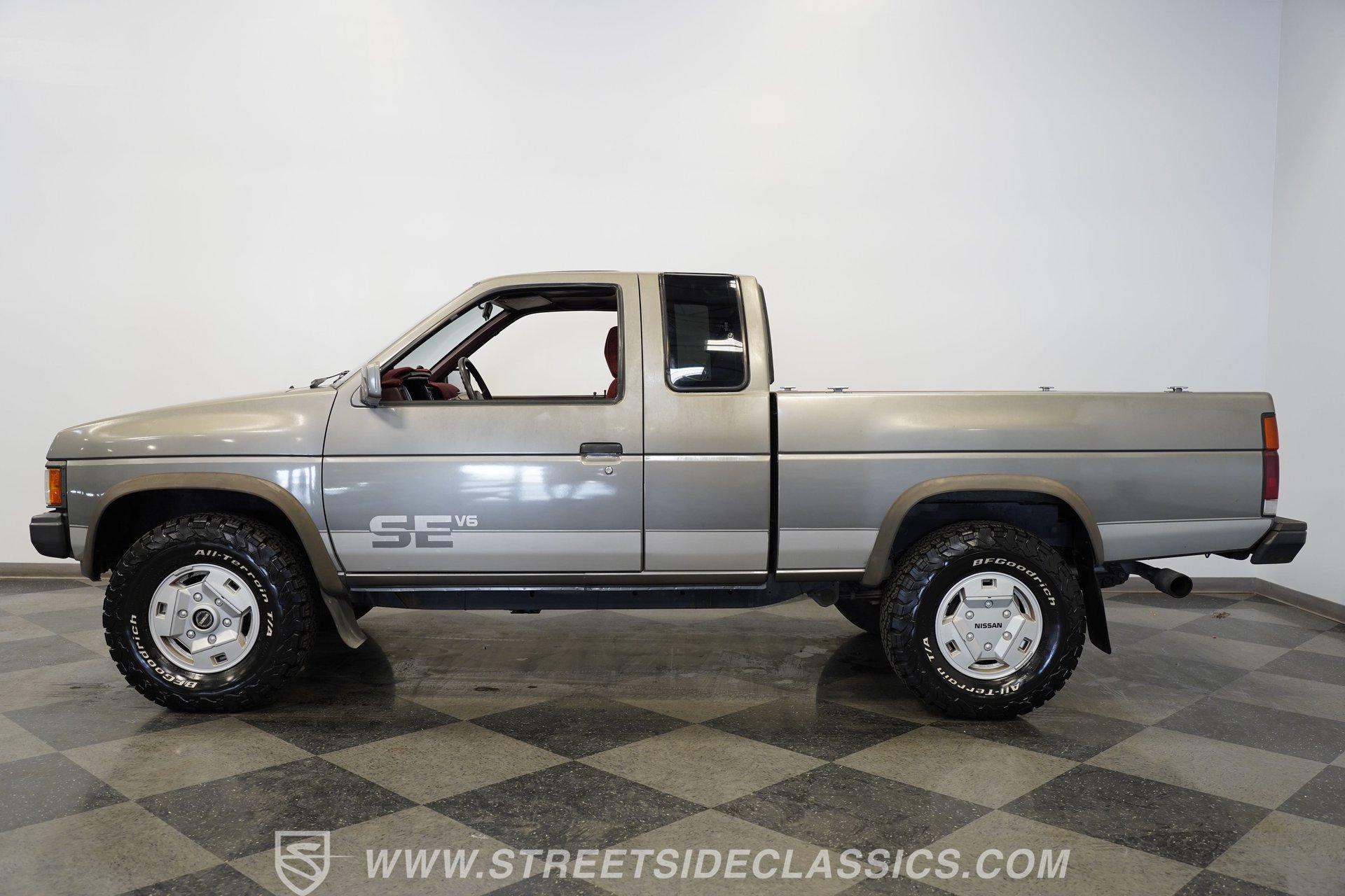 Used 1989 Nissan Pickup 4x4 King Cab V6 image 8