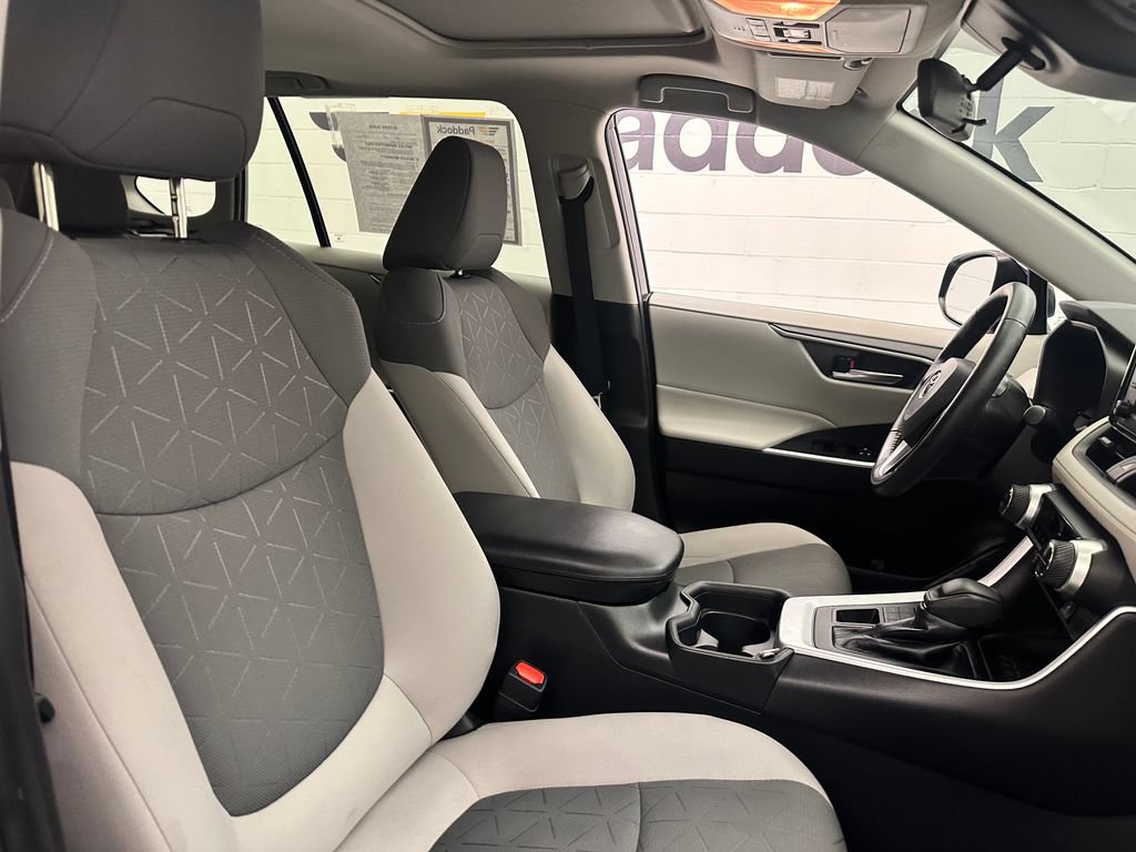 Used 2019 Toyota RAV4 XLE AWD/4WD image 19