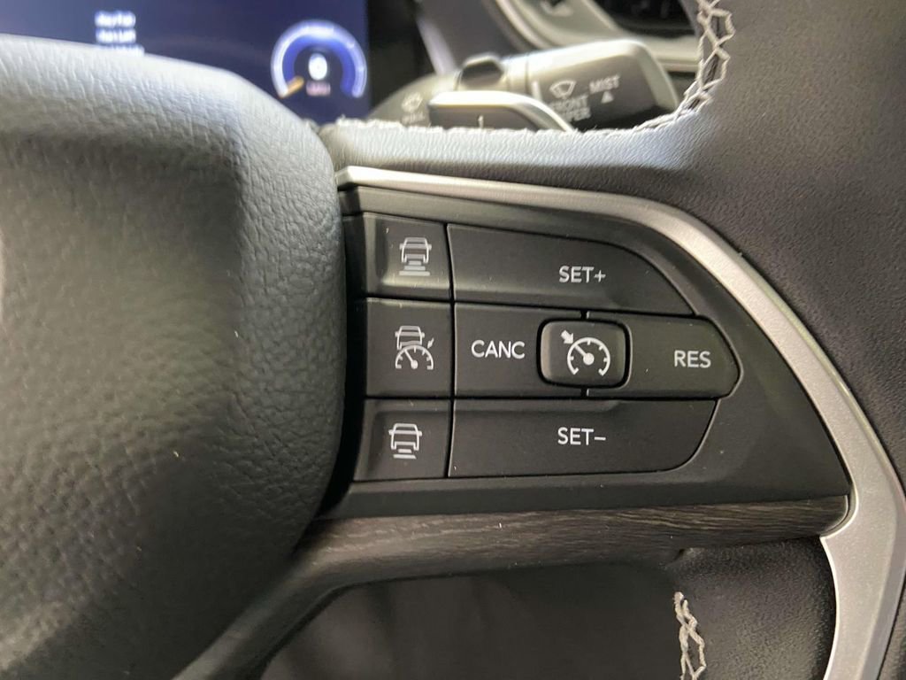 New 2025 Jeep Grand Cherokee L Limited w/ Luxury Tech Group II image 23