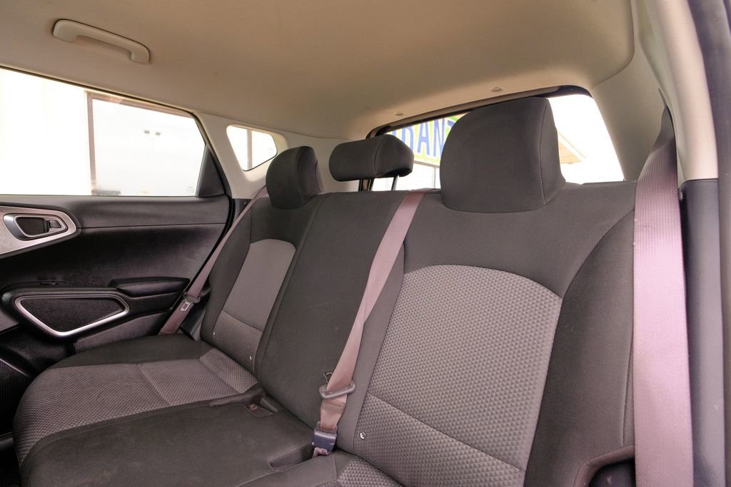 Used 2023 Kia Soul LX w/ LX Technology Package image 31