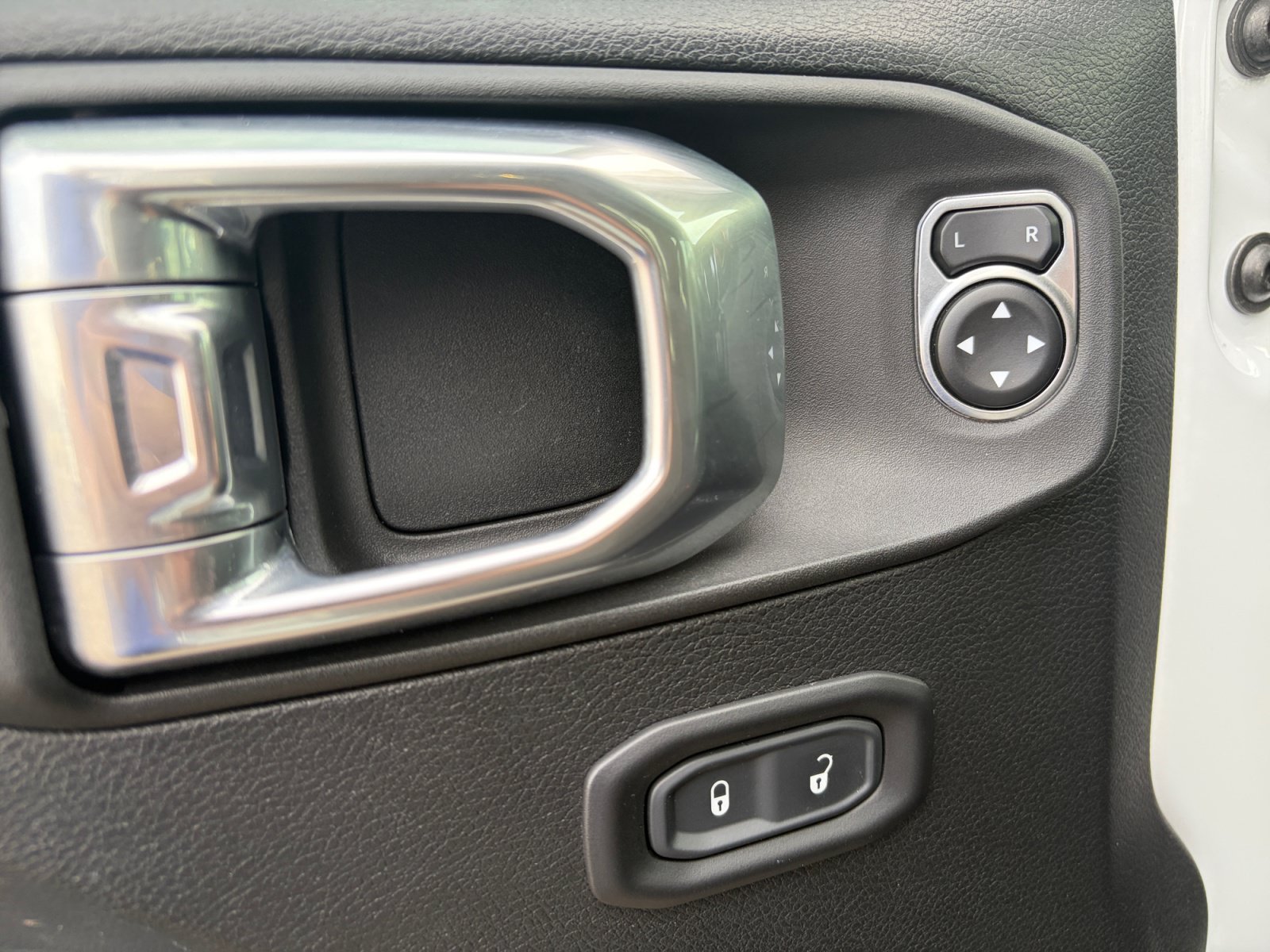 Used 2021 Jeep Gladiator Mojave w/ LED Lighting Group AWD/4WD image 16