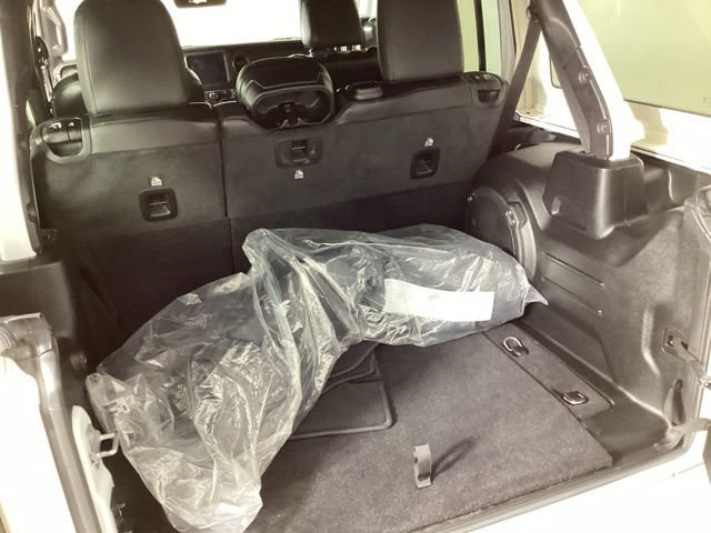 Used 2021 Jeep Wrangler Unlimited Sahara AWD/4WD image 26