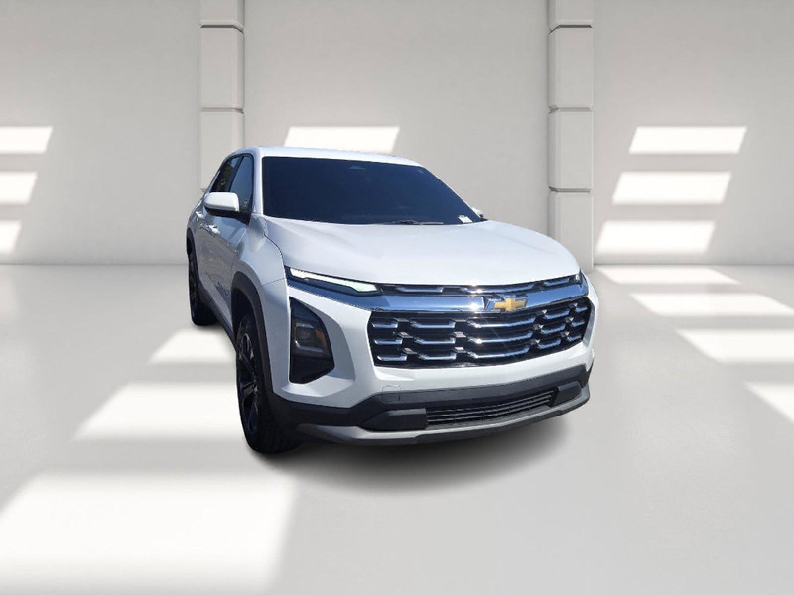 Used 2025 Chevrolet Equinox LT image 3