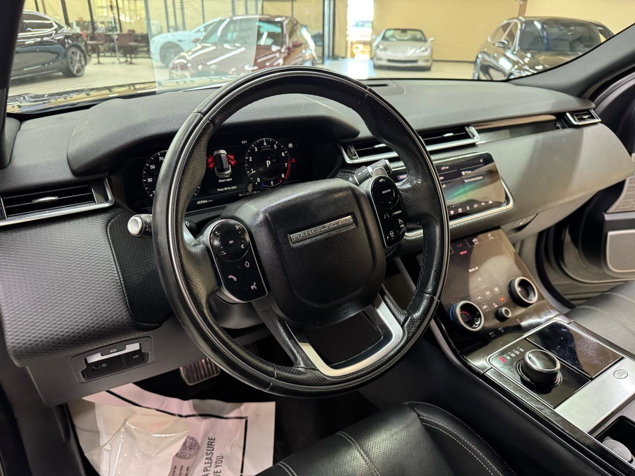 Used 2018 Land Rover Range Rover Velar R-Dynamic SE image 18