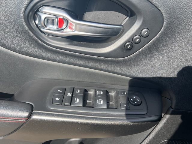 Used 2019 Jeep Cherokee Trailhawk image 26