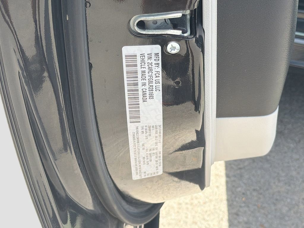 Used 2020 Chrysler Pacifica Touring w/ Tire & Wheel Group FWD image 41