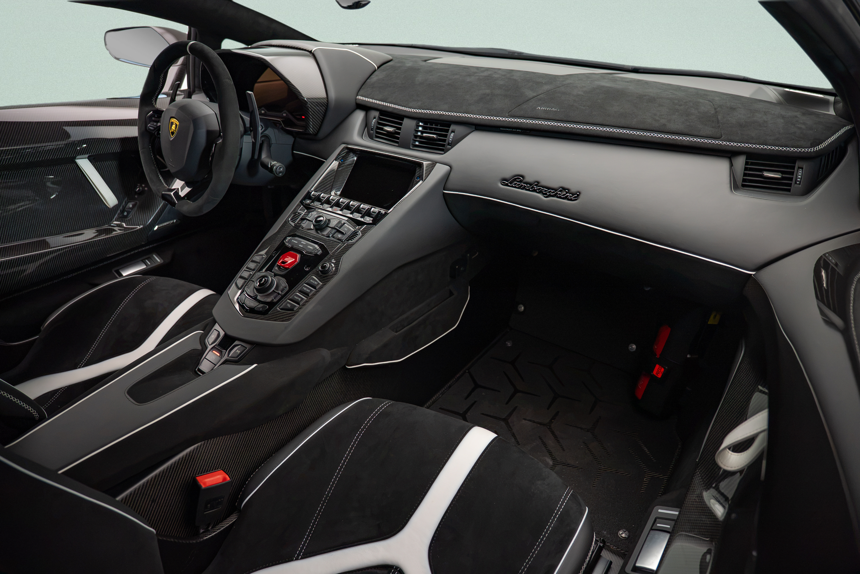 Used 2020 Lamborghini Aventador SVJ AWD/4WD image 8