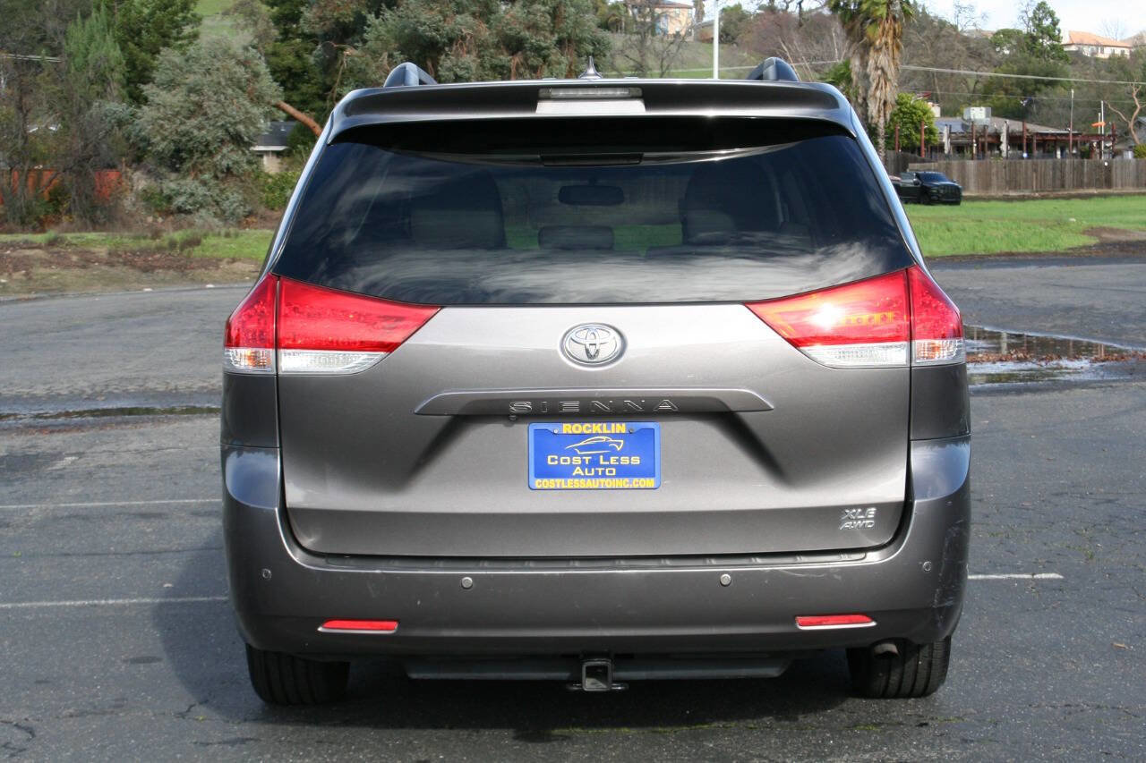 Used 2014 Toyota Sienna XLE image 9