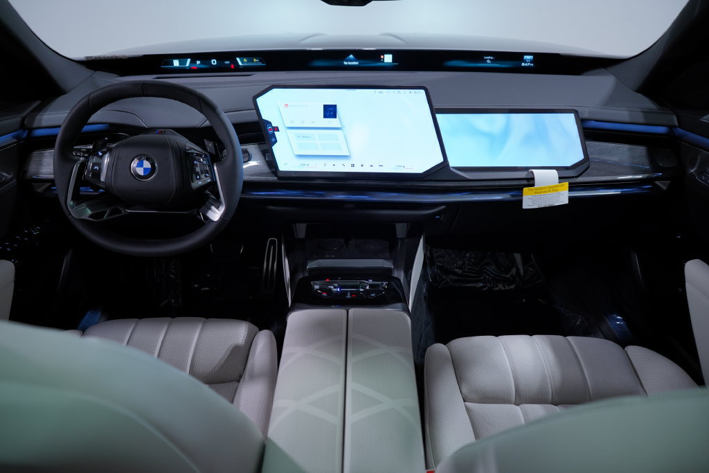 New 2027 BMW 740i w/ Executive Package RWD image 14