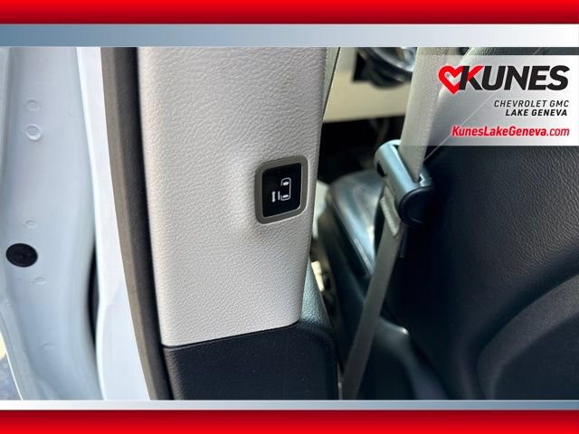 Used 2019 Chrysler Pacifica Touring-L FWD image 16