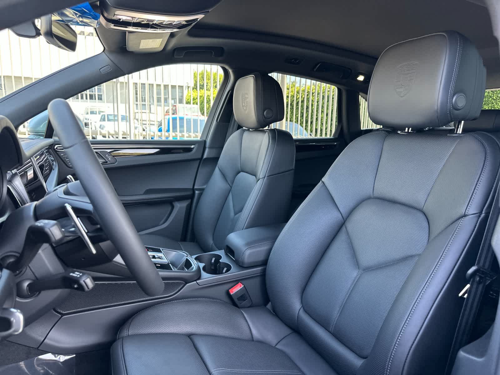 New 2026 Porsche Macan AWD/4WD image 5