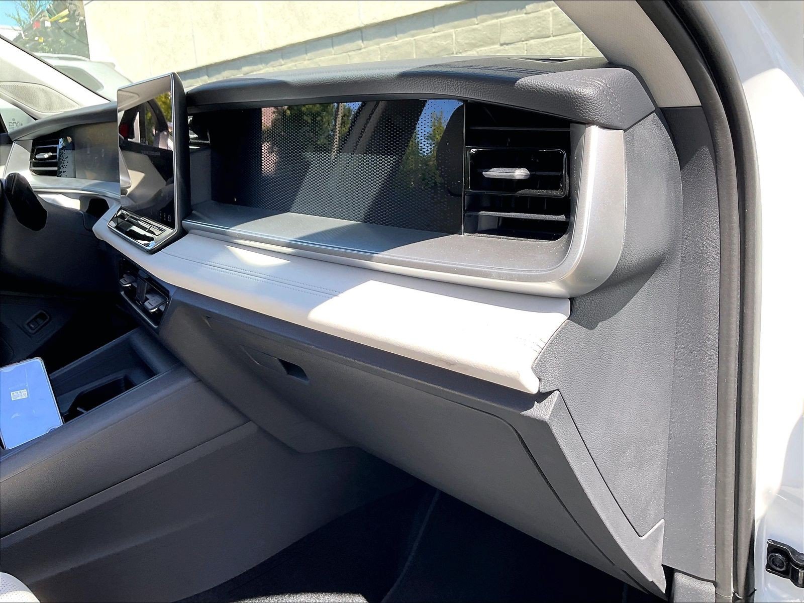 Certified 2025 Volkswagen Tiguan SE AWD/4WD image 15
