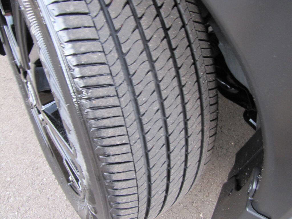 Used 2024 Nissan Kicks SR image 34