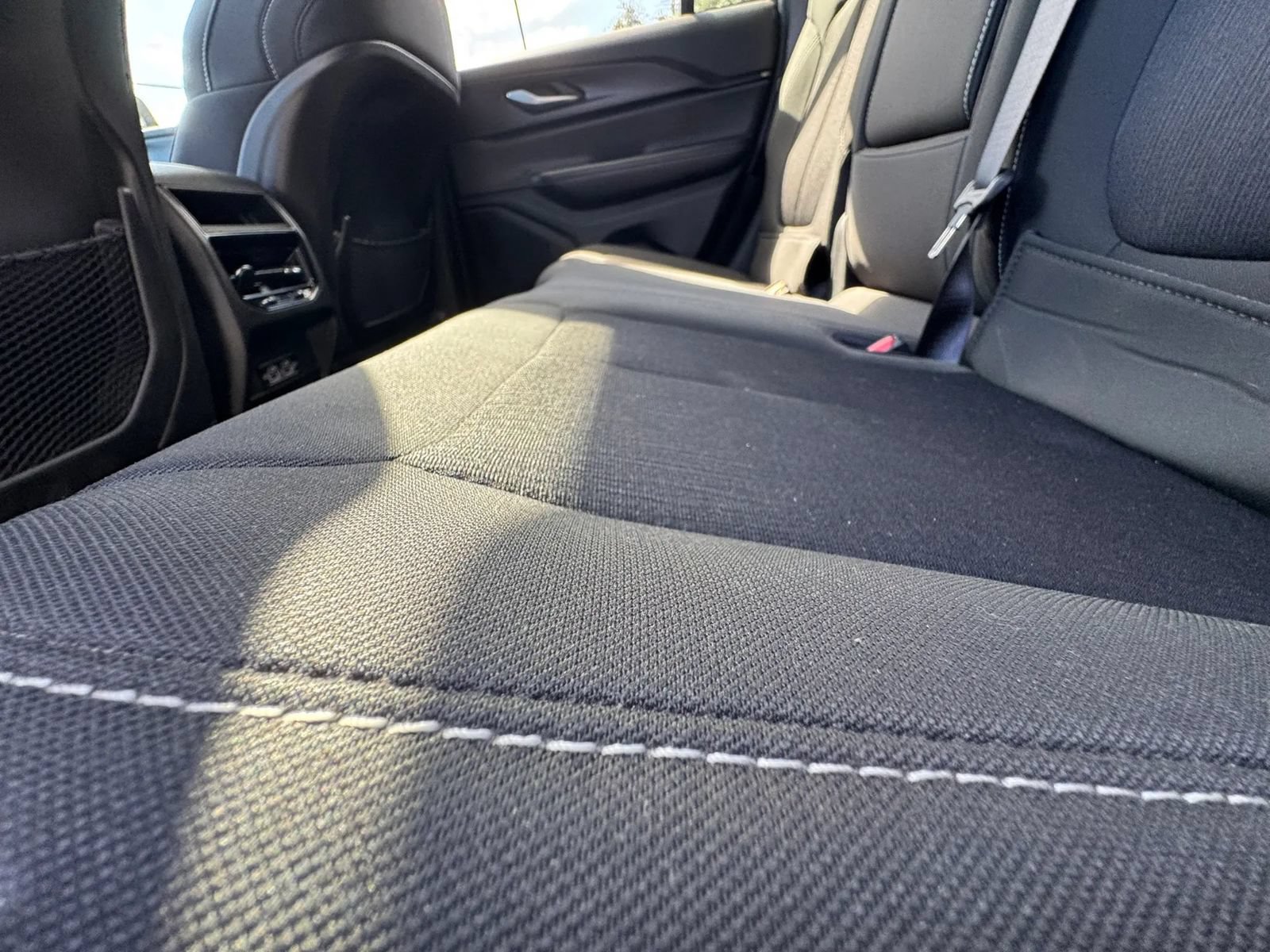Used 2023 Jeep Grand Cherokee Laredo X RWD image 19