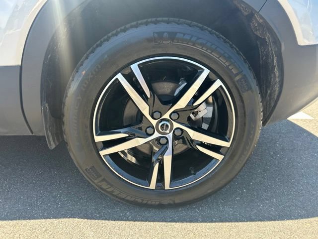 Certified 2025 Volvo XC40 B5 Core AWD/4WD image 9