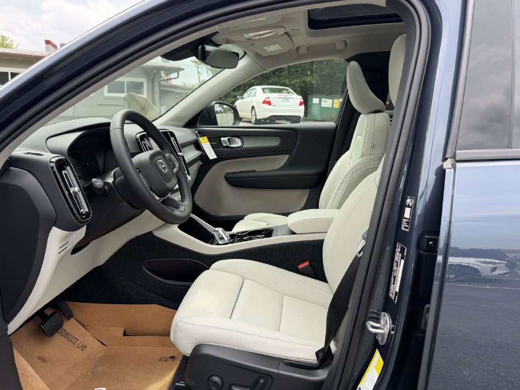 New 2026 Volvo XC40 B5 Ultra w/ Protection Package Premier AWD/4WD image 15