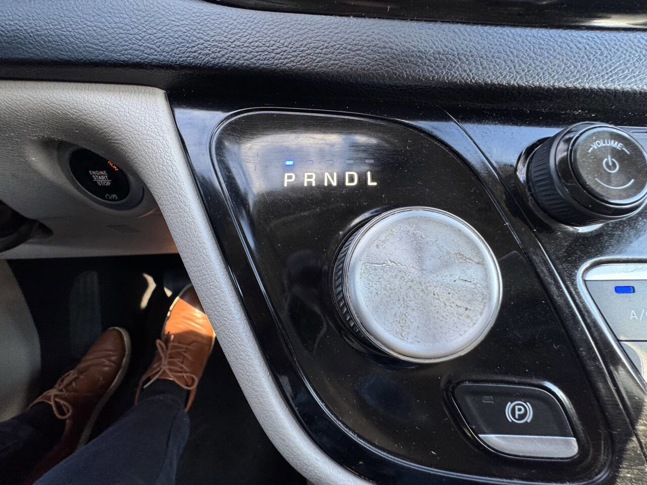 Used 2022 Chrysler Voyager LX image 62