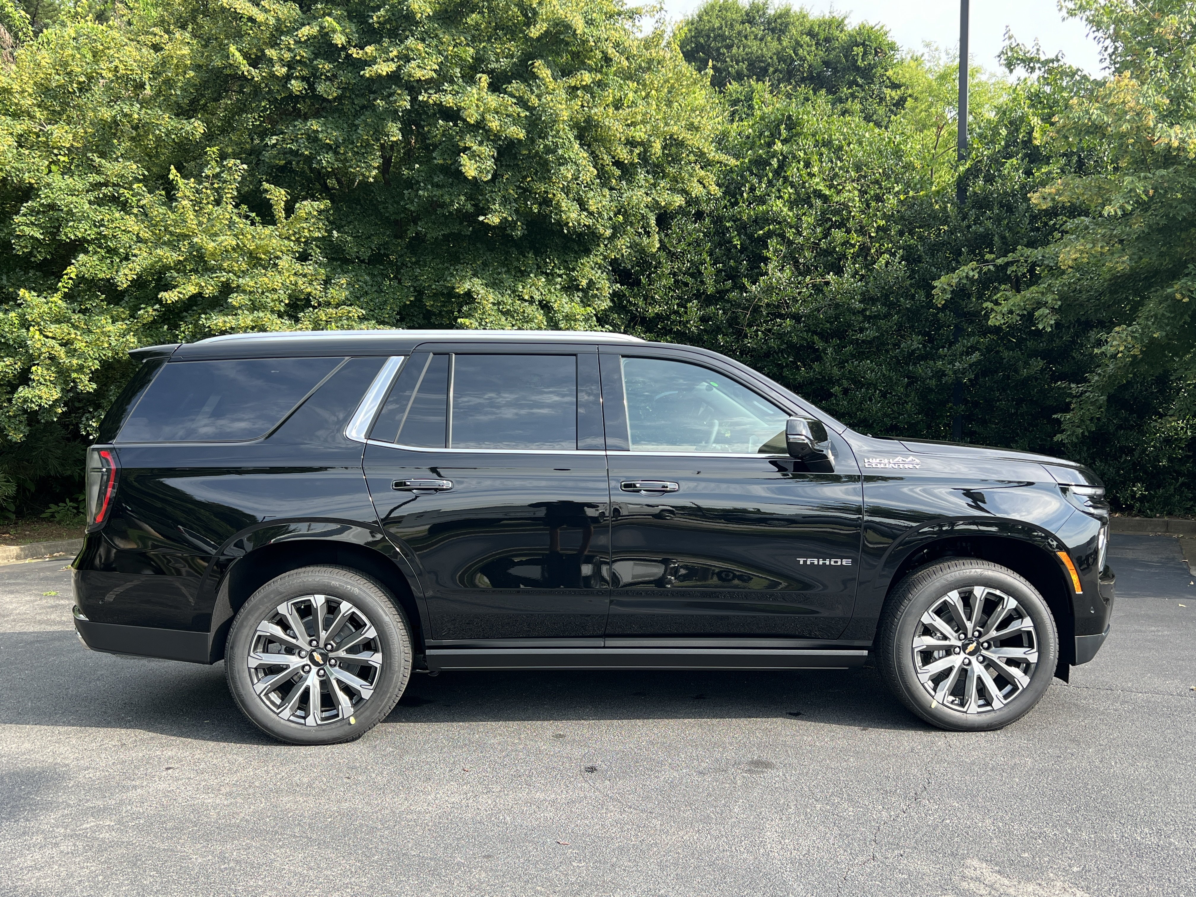New 2026 Chevrolet Tahoe High Country w/ LPO, Get Active Package AWD/4WD image 10