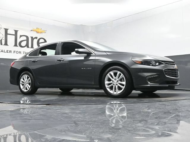 Used 2018 Chevrolet Malibu LT FWD image 2