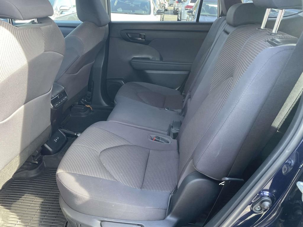 Used 2023 Toyota Highlander LE image 23