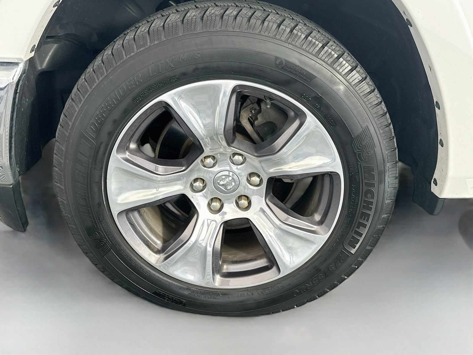 Used 2019 RAM 1500 Laramie AWD/4WD image 34