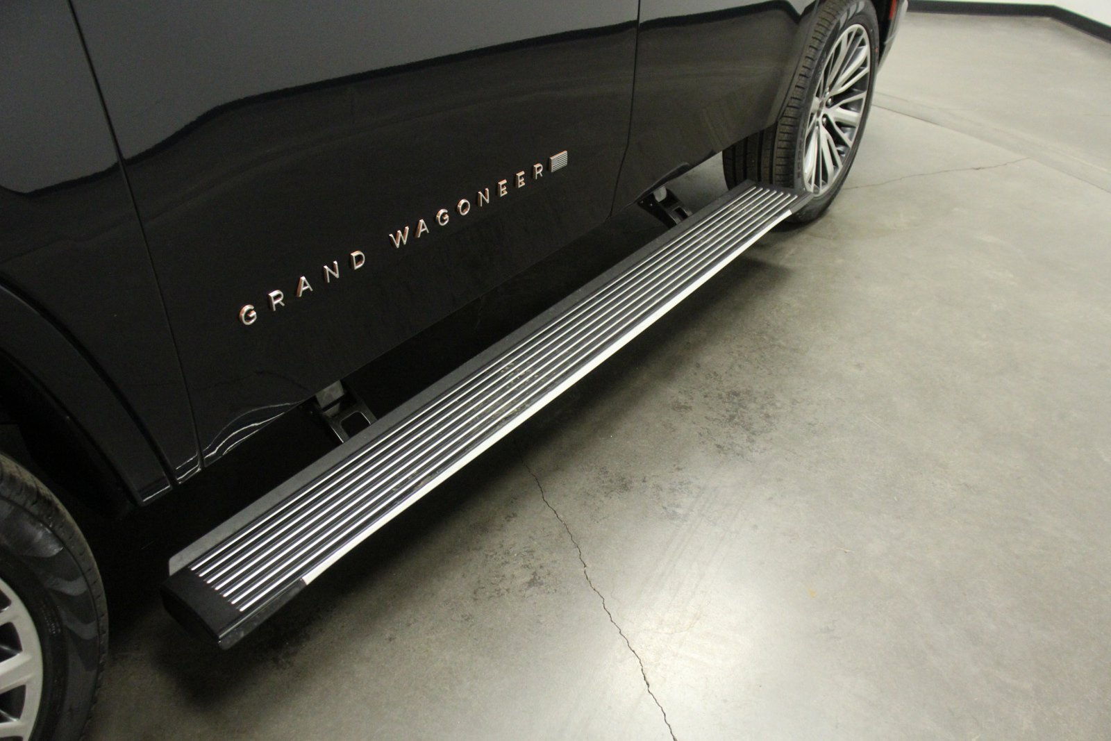 New 2023 Jeep Grand Wagoneer Series III AWD/4WD image 30
