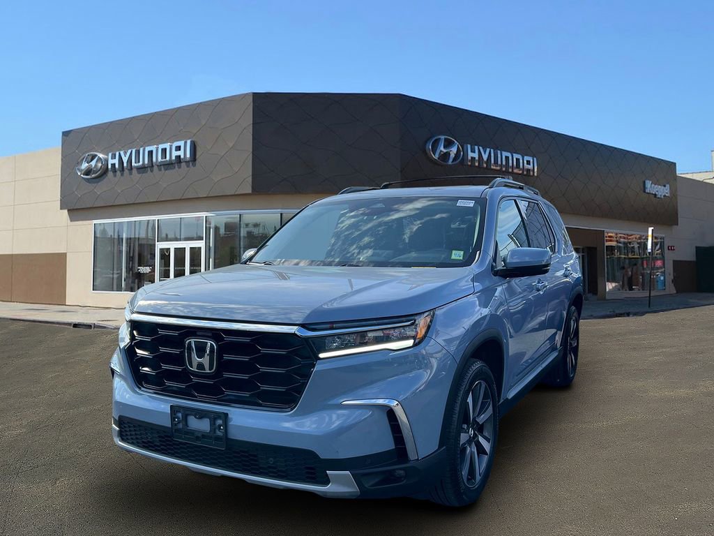 Used 2023 Honda Pilot Touring image 4