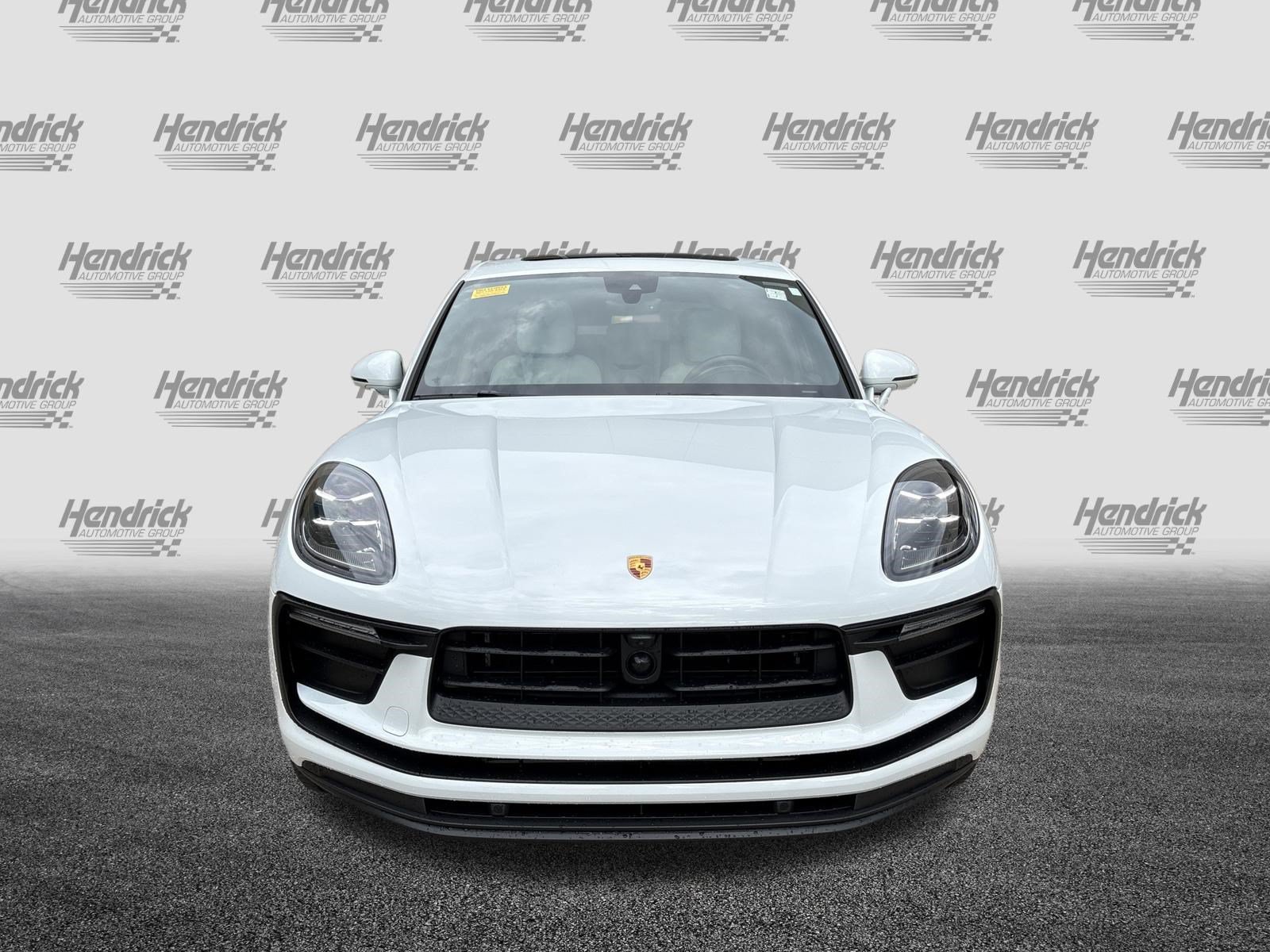 Used 2023 Porsche Macan AWD/4WD image 3