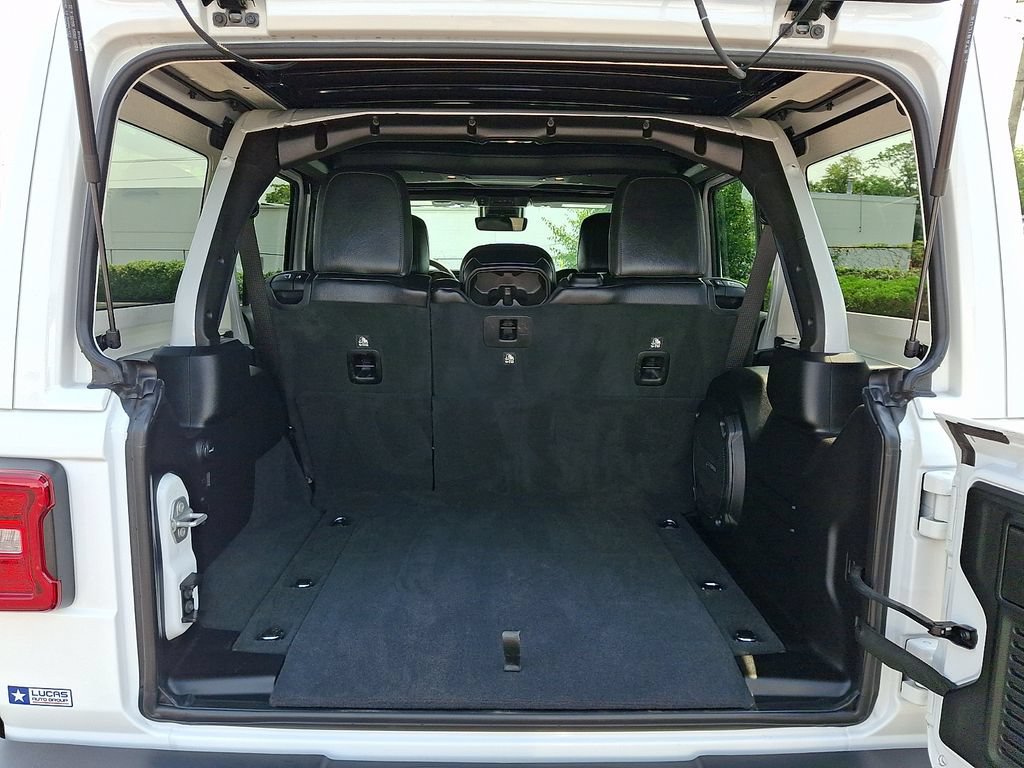 Used 2025 Jeep Wrangler Unlimited Sahara AWD/4WD image 31